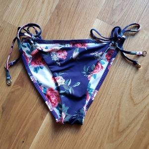 NWOT Wildfox floral bikini bottom Small